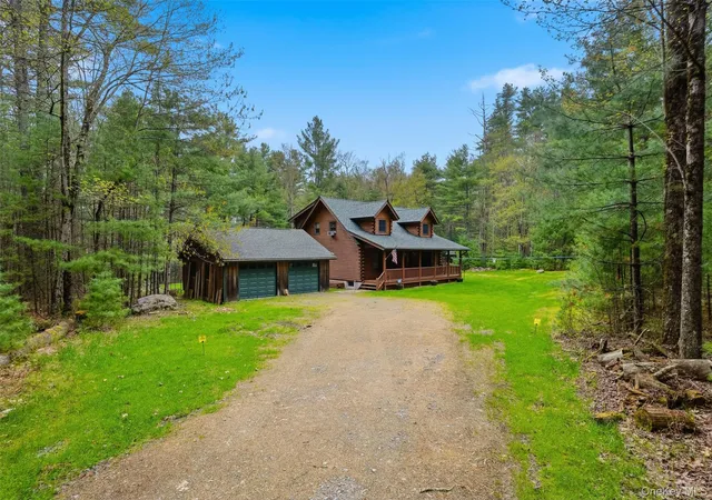 Photo 3 of Single family home for sale at 924 Forestburgh Rd, Lumberland, NY 12737 | MLS# 996365 | Listing updated on 2026-10-02