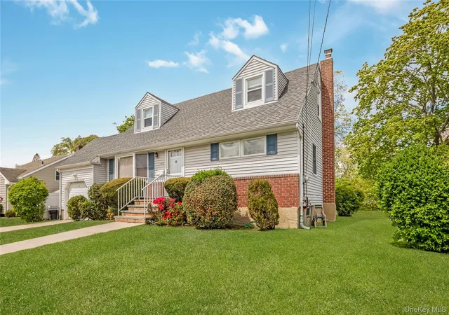 2nd image of 142 Elkton Ln, North Babylon, NY 11703 | MLS# 996412