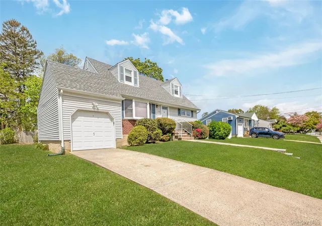 3rd image of 142 Elkton Ln, North Babylon, NY 11703 | MLS# 996412