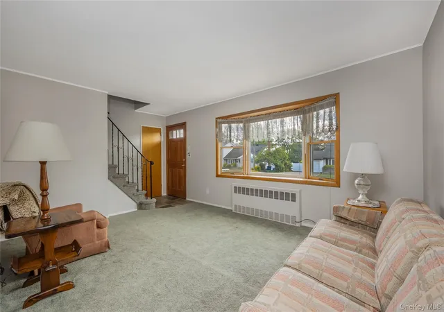 4th image of 142 Elkton Ln, North Babylon, NY 11703 | MLS# 996412