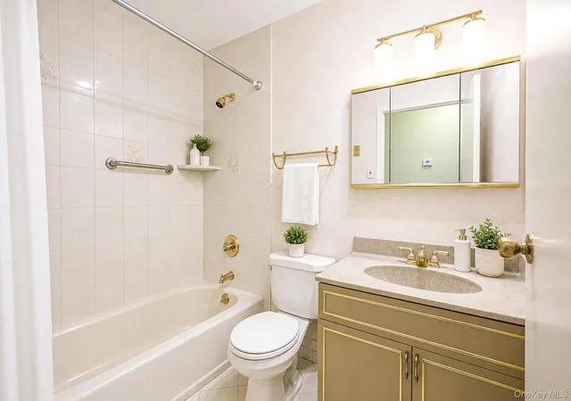 16th image of 47 Harbor N, Amityville, NY 11701 | MLS# 996432