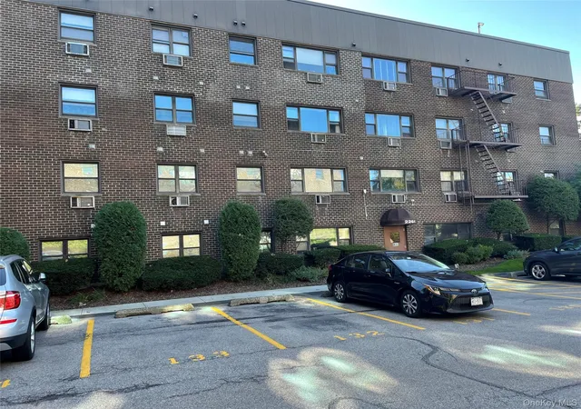 2nd image of 2261 Palmer Ave, New Rochelle, NY 10801