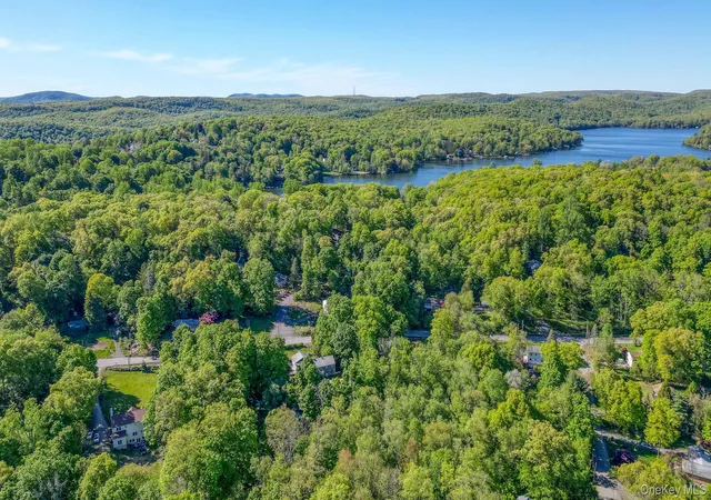 5th image of 392 Oscawana Lake Rd, Putnam Valley, NY 10579 | MLS# 996470