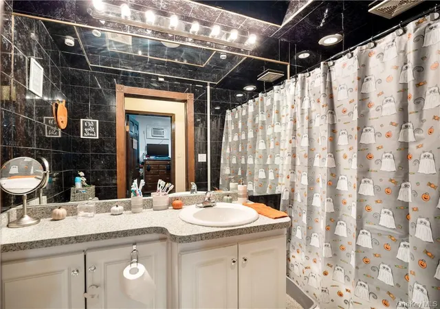 Listing Photo 5 - Condo for sale in building located at 1392 Commonwealth Ave, Bronx, NY 10472
