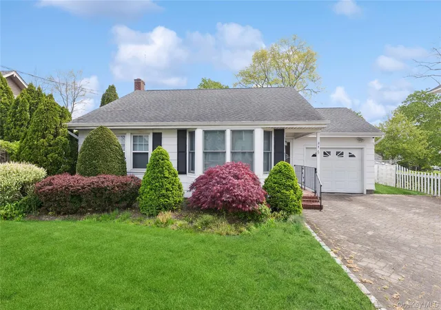 2nd image of 276 Fishel Ave, Riverhead, NY 11901 | MLS# 996484