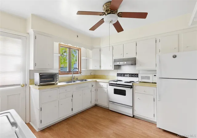 5th image of 276 Fishel Ave, Riverhead, NY 11901 | MLS# 996484