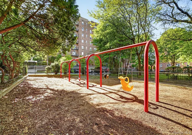 2nd image of 1 Bronxville Rd, Yonkers, NY 10708