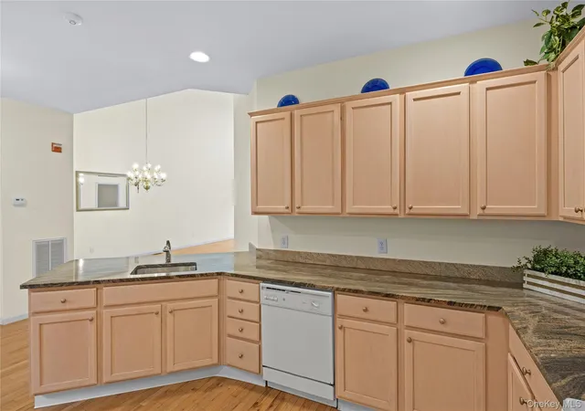 4th image of 100 Cove Ln #100, East Setauket, NY 11733 | MLS# 996528