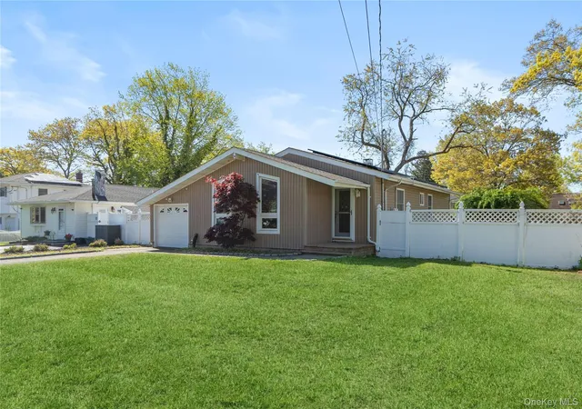 2nd image of 82 Robinwood Dr, Brookhaven, NY 11951 | MLS# 996538