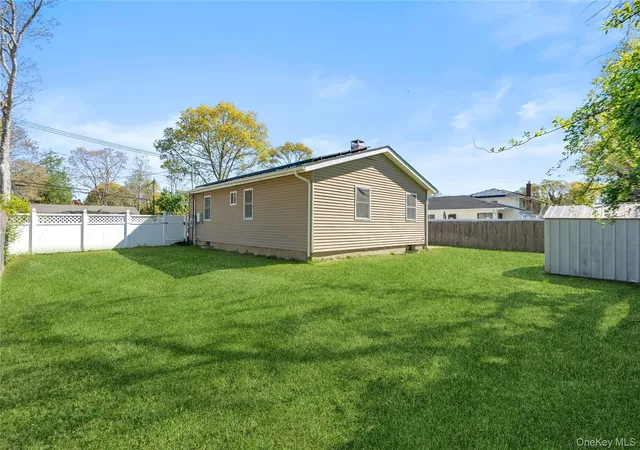 23rd image of 82 Robinwood Dr, Brookhaven, NY 11951 | MLS# 996538
