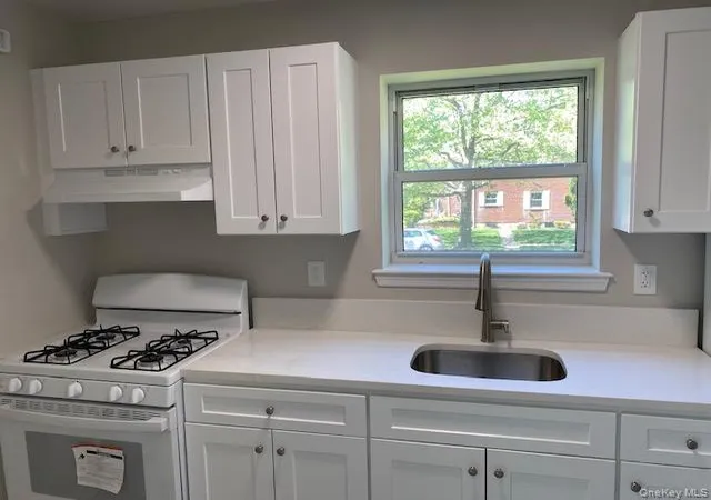 5th image of 260-18 75Th Ave, New York, NY 11004