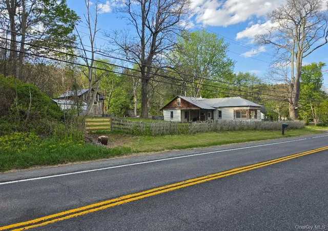Homes for sale in Wawarsing, NY | 1 Jackson Dr, Wawarsing, NY 12428 | MLS# 996549