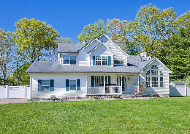 Photo 1 of Single family home for sale at 3 Sander Ct, Brookhaven, NY 11953 | MLS# 996574 | Listing updated on 2026-09-06