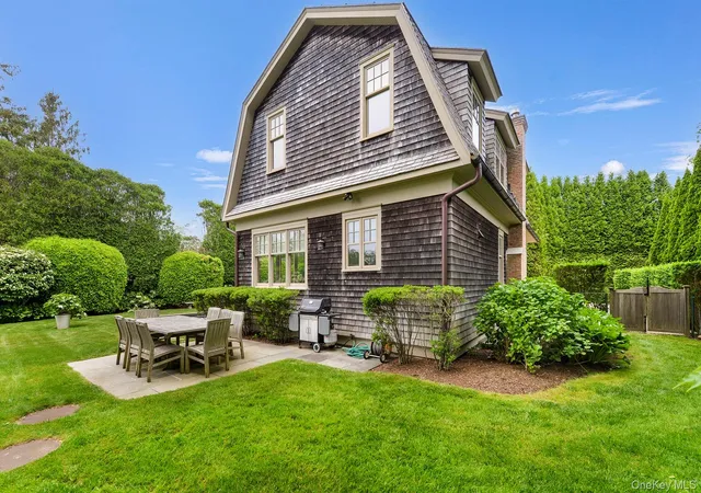 5th image of 1 Palma Ter, East Hampton, NY 11937 | MLS# 996581