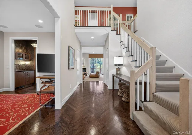 Photo 4 of Sale Pending at 9 Easthaven Ln, White Plains, NY 10605 | MLS# 996596 | Listing updated on 2026-05-29