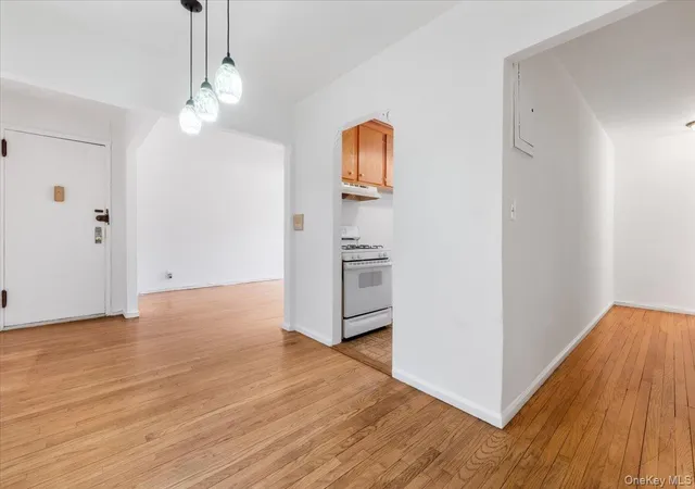 Photo 3 of Sale Pending at 708 Palmer Ct #1D, Mamaroneck, NY 10543 | MLS# 996598 | Listing updated on 2026-09-29
