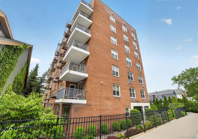 Homes for sale in Mount Vernon, NY | 636 N Terrace Avenue, Mount Vernon, NY 10552 | Houzeo