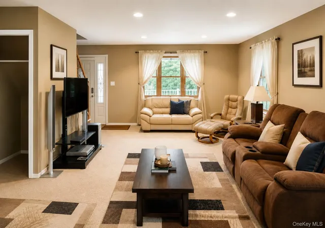 3rd image of 3837 Cordwood Ln, Hempstead, NY 11783 | MLS# 996626