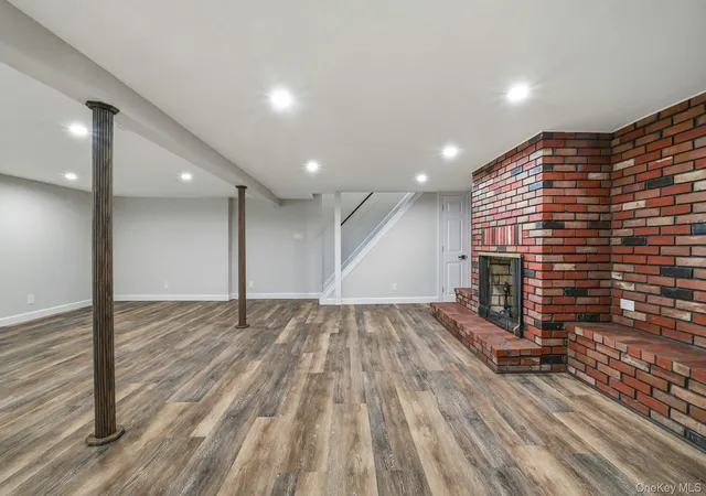 41st image of 21 Robbins St, Babylon, NY 11757 | MLS# 996633