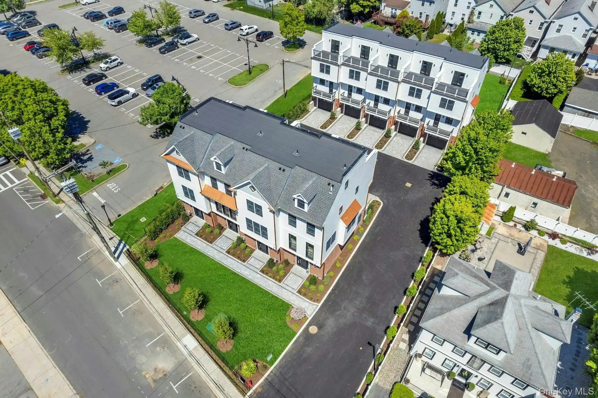 Listing Photo 2 - Condo for sale in 32 Andrews Ln located at 32 Andrews Ln, Sleepy Hollow, NY 10591 - Unit 32 Andrews Ln