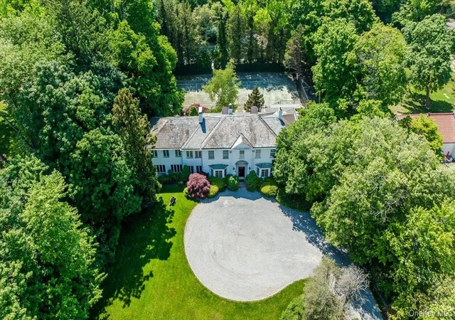 2nd image of 126 Station Rd, North Hempstead, NY 11024 | MLS# 996679