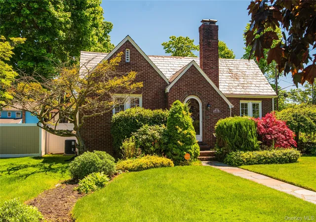 1st image of 186 Pennsylvania Ave, Hempstead, NY 11520 | MLS# 996682