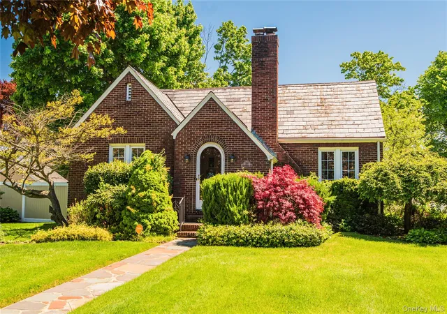 2nd image of 186 Pennsylvania Ave, Hempstead, NY 11520 | MLS# 996682