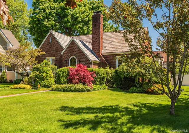 3rd image of 186 Pennsylvania Ave, Hempstead, NY 11520 | MLS# 996682