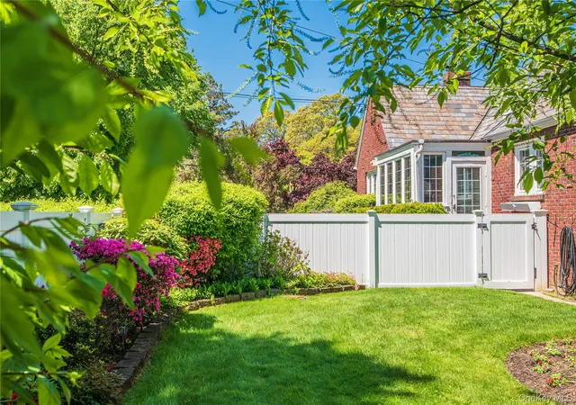 5th image of 186 Pennsylvania Ave, Hempstead, NY 11520 | MLS# 996682