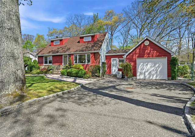 2nd image of 9 Robinson St, Shoreham, NY 11786 | MLS# 996696