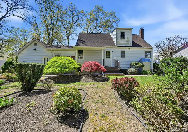 33rd image of 9 Robinson St, Shoreham, NY 11786 | MLS# 996696