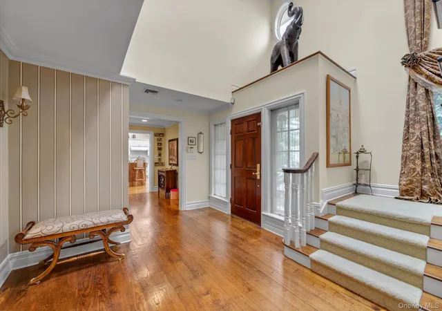 Photo 3 of Sale Pending at 8 Briarfield Dr, Great Neck, NY 11020 | MLS# 996700 | Listing updated on 2026-06-20