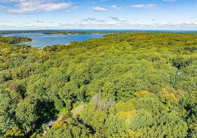 5th image of 19 Tiffany Rd, Oyster Bay, NY 11771 | MLS# 996701
