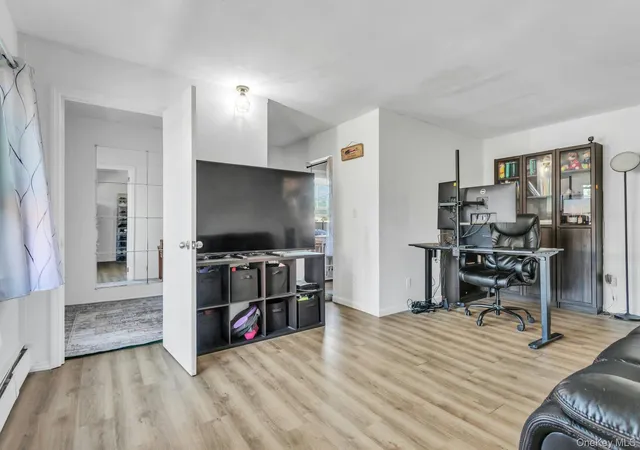 4th image of 337-9 Hicksville Rd #9, Oyster Bay, NY 11714 | MLS# 996728