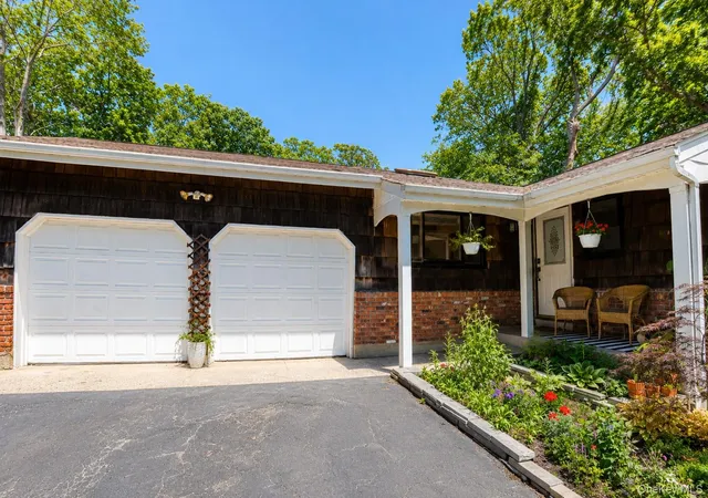 2nd image of 10 Camelot Ln, East Setauket, NY 11733 | MLS# 996751