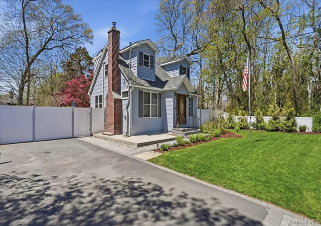 3rd image of 134 Washington Dr, Mastic Beach, NY 11951 | MLS# 996753