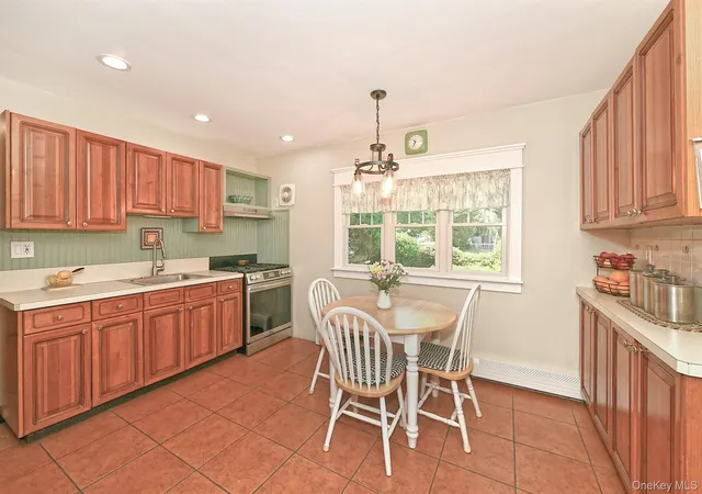 5th image of 27 Blossom Ln, Hempstead, NY 11756 | MLS# 996775