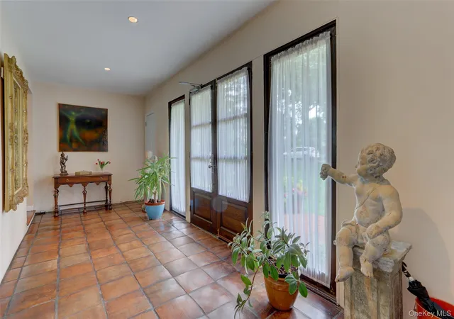 Photo 2 of Sale Pending at 71 Knollwood Rd, Roslyn, NY 11576 | MLS# 996852 | Listing updated on 2026-09-25