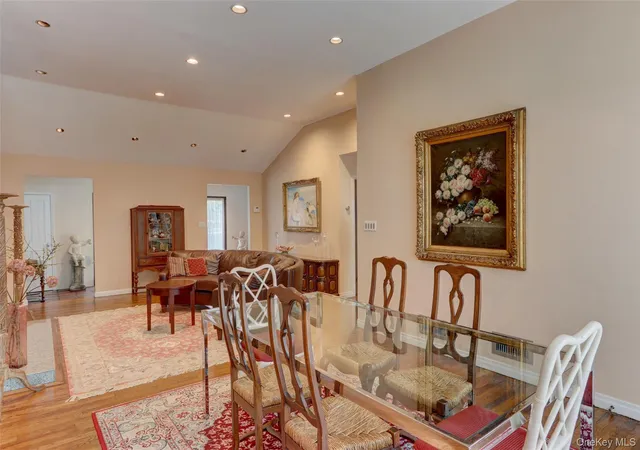 Photo 4 of Sale Pending at 71 Knollwood Rd, Roslyn, NY 11576 | MLS# 996852 | Listing updated on 2026-09-25