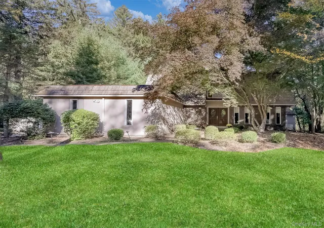 1st image of 8 Kings Gate Rd, Suffern, NY 10901 | MLS# 996858