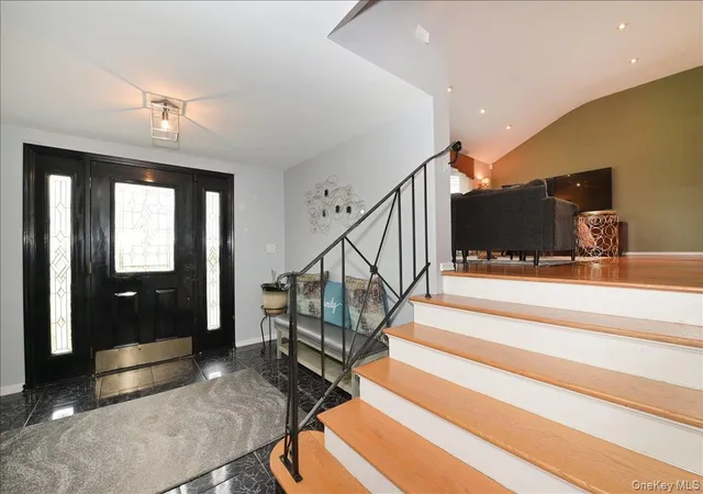 4th image of 11 Hamilton Dr, Roslyn, NY 11576 | MLS# 996904