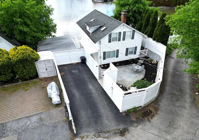 Photo 2 of Single family home for sale at 31 Wayne Ave, Verplanck, NY 10596 | MLS# 996916 | Listing updated on 2026-06-24