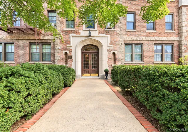 Listing Photo 1 - Condo for sale in building located at 100Th Pkwy Rd, Eastchester, NY 10709 - Unit #4C