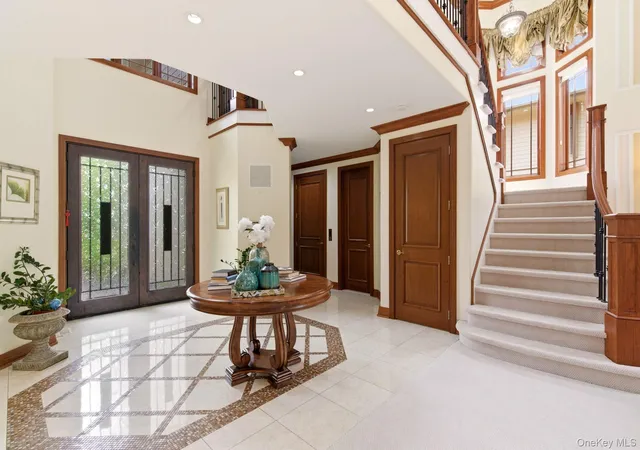 Photo 3 of Single family home for sale at 3 Olde Hamlet Dr, Jericho, NY 11753 | MLS# 996951 | Listing updated on 2026-08-10