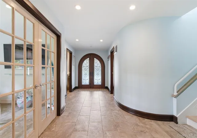 3rd image of 14 Beach Plum Ln, Saint James, NY 11780 | MLS# 996959