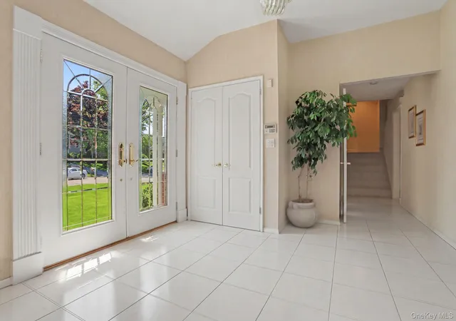 3rd image of 86 Somerset Rd, New Rochelle, NY 10804 | MLS# 996978