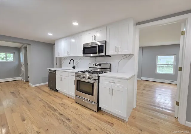 4th image of 40 Aster Ave, Brookhaven, NY 11742 | MLS# 996995
