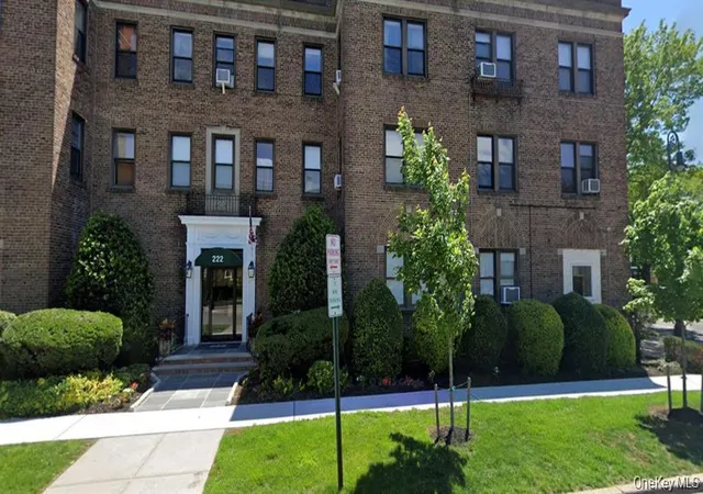 2nd image of 222 7Th St, Hempstead, NY 11530