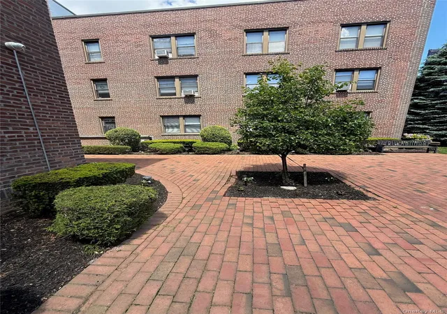 21st image of 222 7th St #3C, Garden City, NY 11530 | MLS# 997009