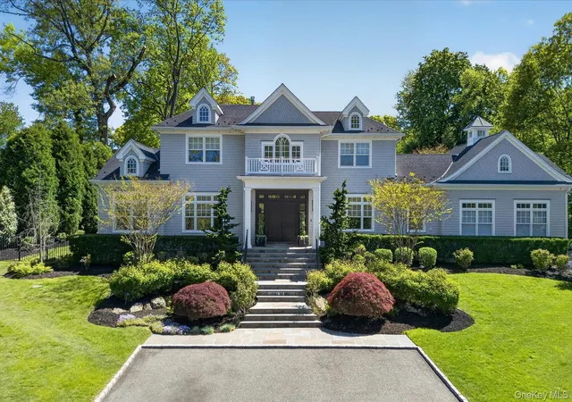 2nd image of 32 Elm St, Woodbury, NY 11797 | MLS# 997030